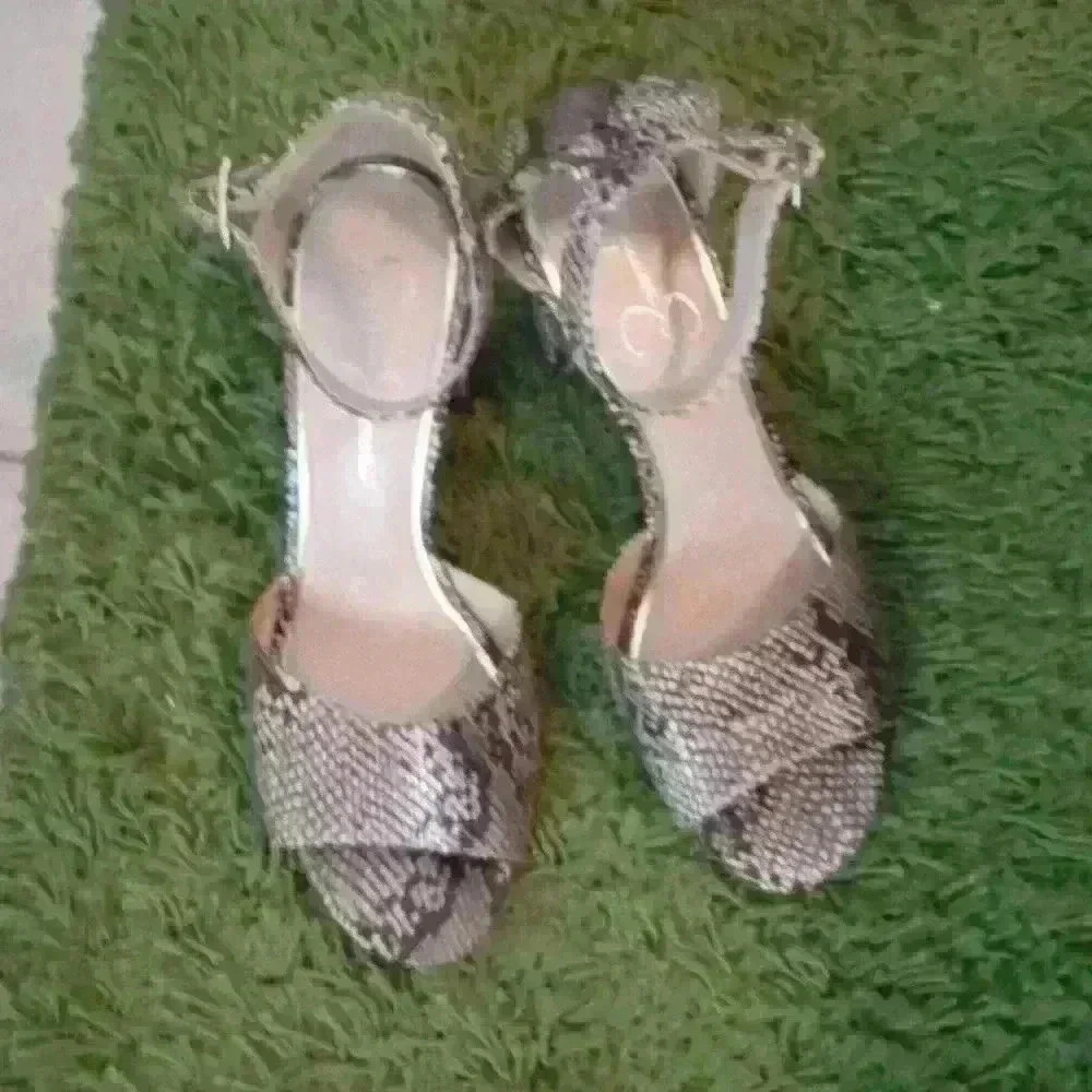 JESSICA Simpson Heels Sandals​ - Picture 2 of 5